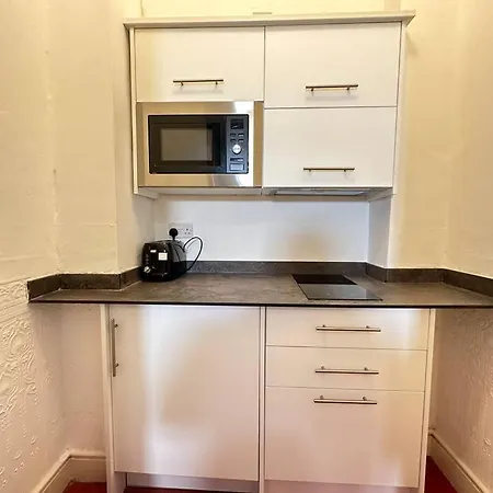 Apartment Modern Haven In Dudley With Free Parking! *