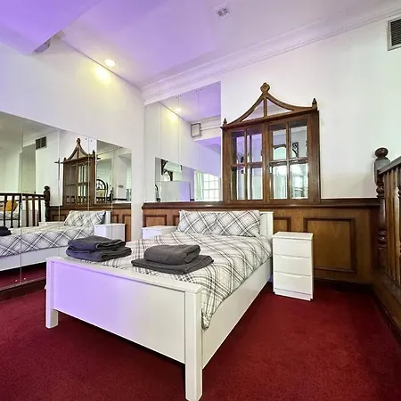 Modern Haven In Dudley With Free Parking! Apartment *